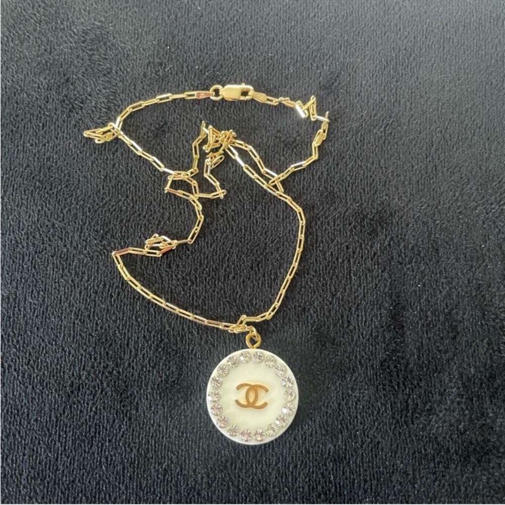Authentic Chanel Charm Pendant with 18”
chain necklace. - Picture 1 of 4